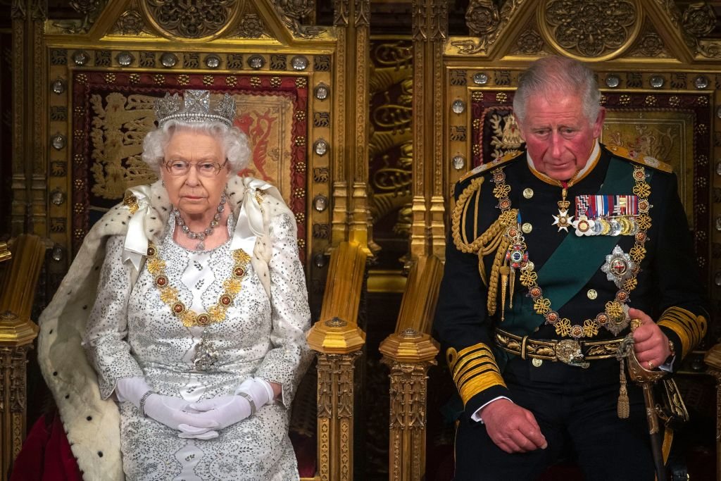 Elizabeth II e Charles III (foto de arquivo): novo rei britânico será chefe de Estado de 15 países ao todo (VICTORIA JONES/POOL/AFP/Getty Images)
