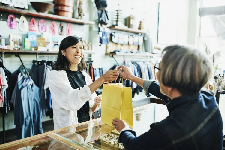 Dia do Cliente: lista de frases para enviar aos clientes para celebrar a data (Thomas Barwick/Getty Images)