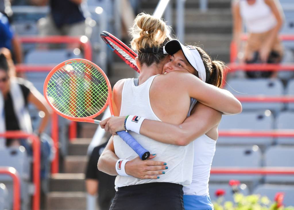 Stefani é campeã de duplas em WTA na Índia, seu 1º torneio pós