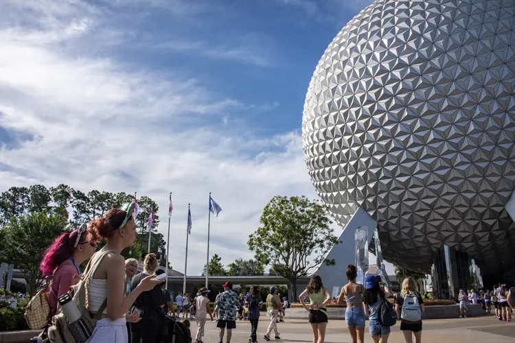 Além de Disney e Universal, outros centros de entretenimento, como SeaWorld e Legoland, também ficarão de portas fechadas (Anadolu Agency/Getty Images)