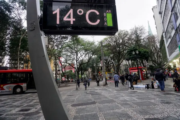 Frio no centro de São Paulo: cidade deve continuar a apresentar baixas temperaturas  (Cris Faga/Getty Images)