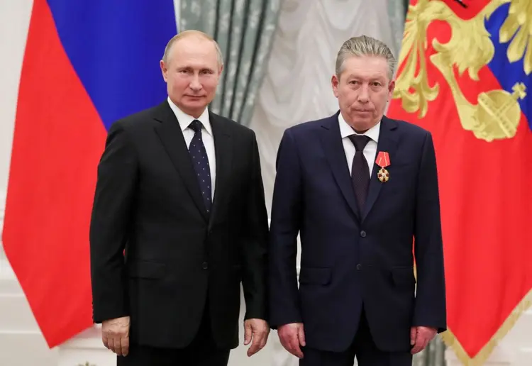 Putin e Ravil Maganov: oligarca russo morre após cair de janela de hospital em Moscou (MIKHAIL KLIMENTYEV/SPUTNIK/AFP/Getty Images)
