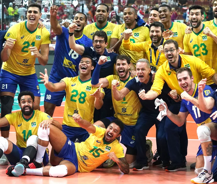 Depois da derrota para a Polônia no sábado pela semifinal por 3 sets a 2 e do time ficar fora da grande decisão pela primeira vez em 24 anos (JANEK SKARZYNSKI/Getty Images)