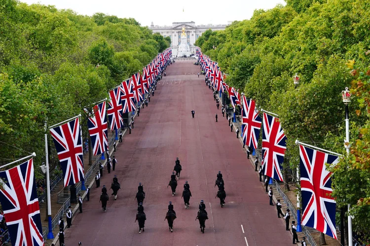 Trajeto momentos antes do início do cortejo da rainha Elizabeth II: caixão foi levado até o Parlamento nesta quarta-feira (Victoria Jones - WPA Pool/Getty Images)