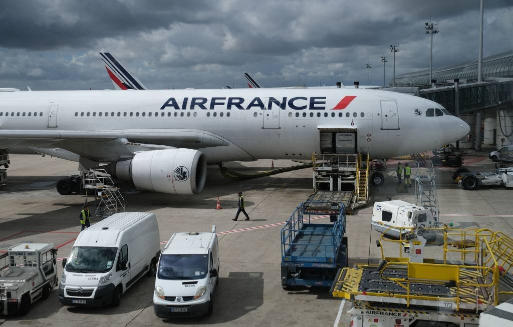 Mil voos são cancelados na França devido à greve dos controladores de tráfego aéreo