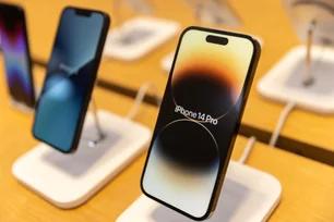 Imagem referente à matéria: Receita Federal realiza leilão com iPhone 14 a partir de R$ 810; saiba como participar