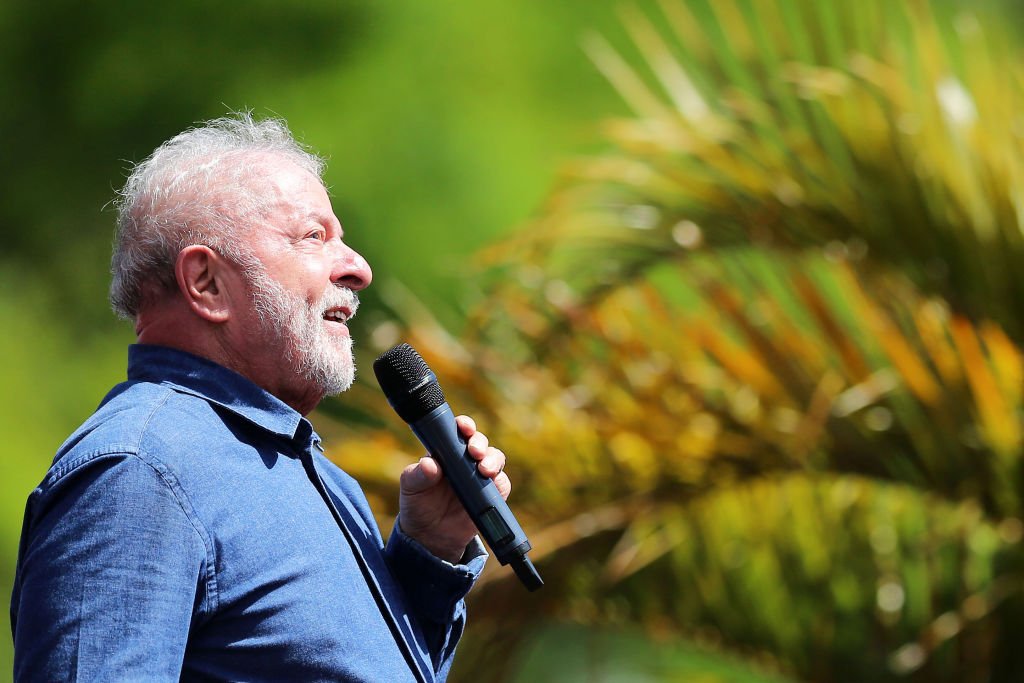 Vou tentar fazer o Brasil voltar a ser autossuficiente em petróleo, diz Lula