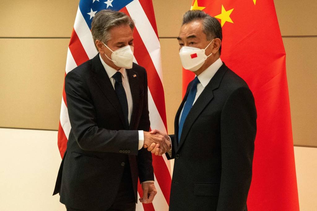Chanceleres de EUA e China se reúnem em meio a tensões por Taiwan