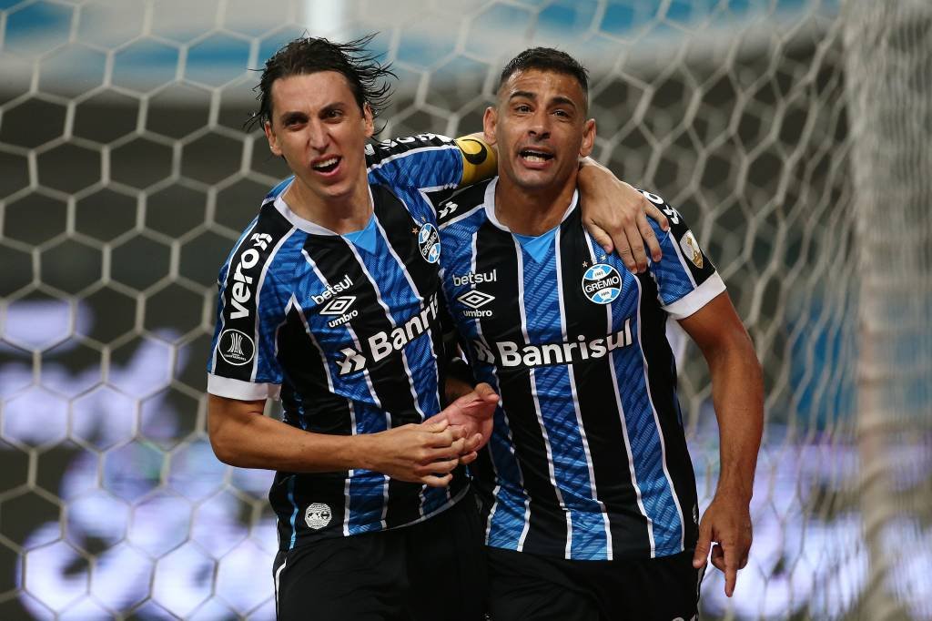 Após derrota contra o Criciúma na última rodada, o Grêmio quer vencer para subir mais na tabela. (Diego Vara/Getty Images)