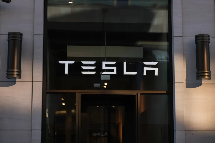 As ações da Tesla caíram 31% até o momento neste ano (Jeremy Moeller/Getty Images)