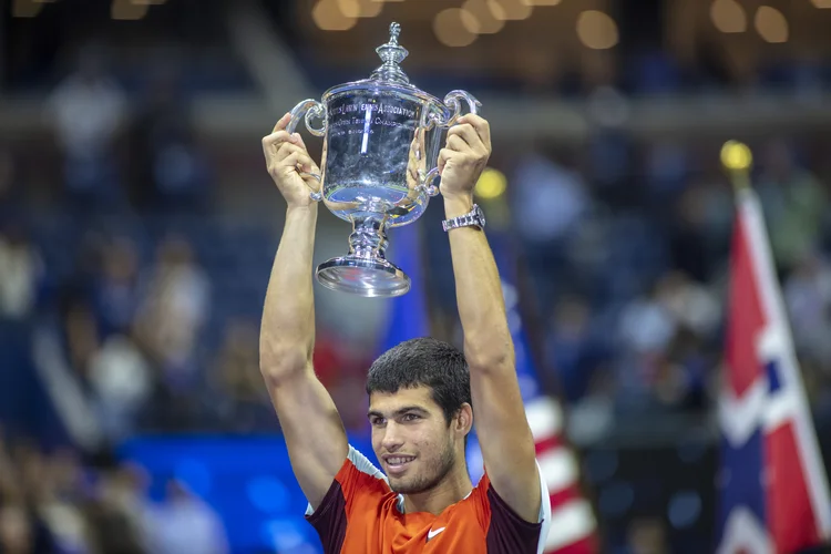 Alcaraz se tornou o tenista mais jovem número 1 do mundo. (Tim Clayton/Getty Images)