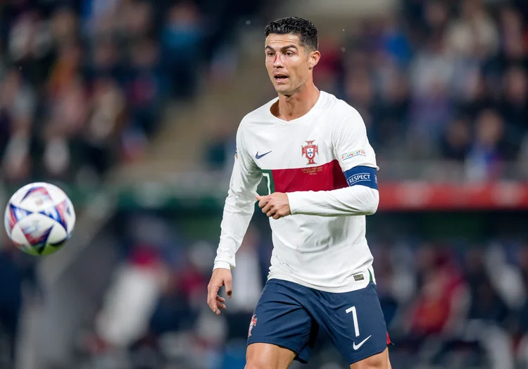 CR7: os representantes do jogador cobram uma diferença de salário ao longo de dois anos (Thomas Eisenhuth/Getty Images)