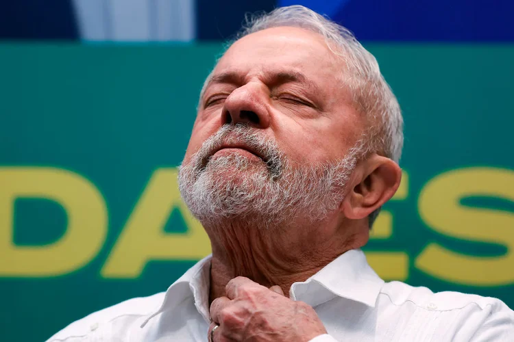 RIO DE JANEIRO, BRAZIL - SEPTEMBER 30: Former president of Brazil and Candidate of Worker’s Party (PT) Luiz Inácio Lula Da Silva stretches his neck during a press conference at Pestana Hotel two days before presidential elections on September 30, 2022 in Rio de Janeiro, Brazil. (Photo by Buda Mendes/Getty Images) (Buda Mendes/Getty Images)