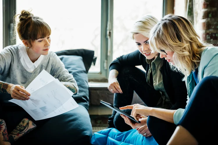 Empreendedorismo feminino: nova edição do programa Start quer capacitar mulheres de maneira gratuita (Hinterhaus Productions/Getty Images)