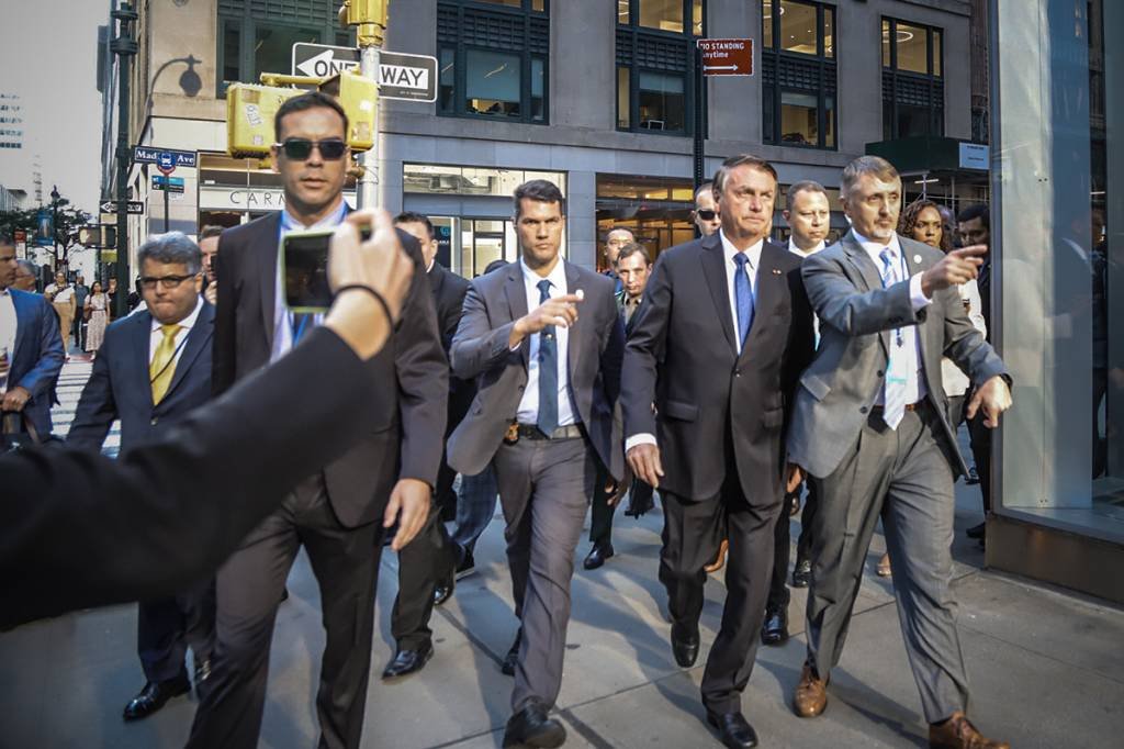 Bolsonaro na saída do hotel em Nova York, nesta terça-feira: discurso citará agronegócio brasileiro e Petrobras (Leandro Fonseca/Exame)