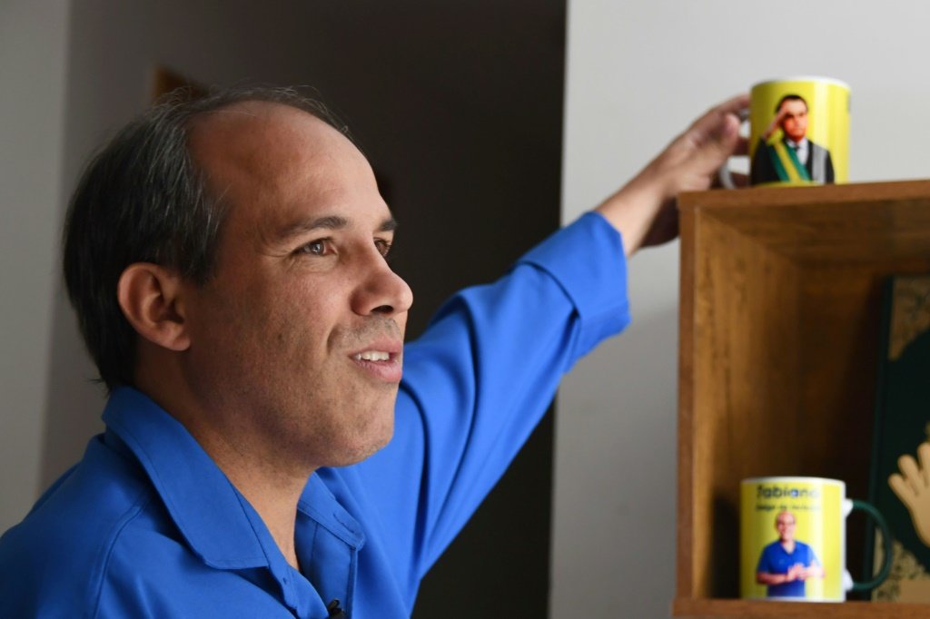 O intérprete de libras de Bolsonaro, o candidato 'sem nome' que quer ser deputado federal