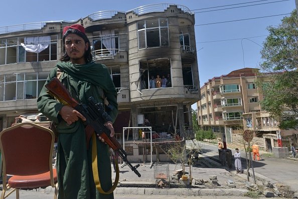 Guarda em local de atentado em junho, em Cabul: escalada de violência (Photo by SAHEL ARMAN/AFP via Getty Images/Getty Images)