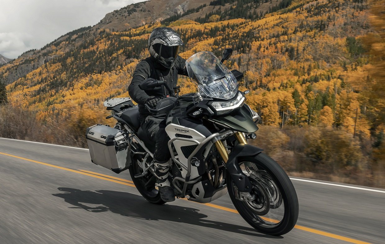 Pilotar uma moto sem precisar comprar? Triumph oferece aluguel por R$ 382