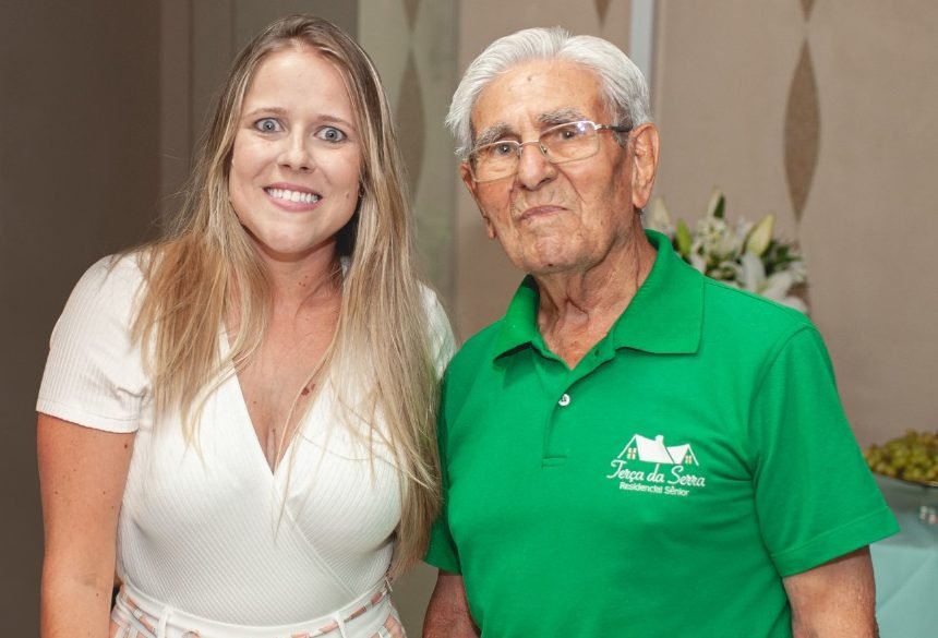 Joyce Duarte Caseiro, fundadora do residencial sênior Terça da Serra, com o seu avô Joyce Duarte Caseiro, fundadora do residencial sênior Terça da Serra, com o seu avô