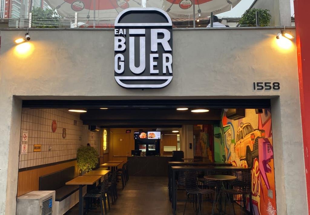 Fachada da franquia EaiBurguer, criada em 2021 em Jundiaí, São Paulo 