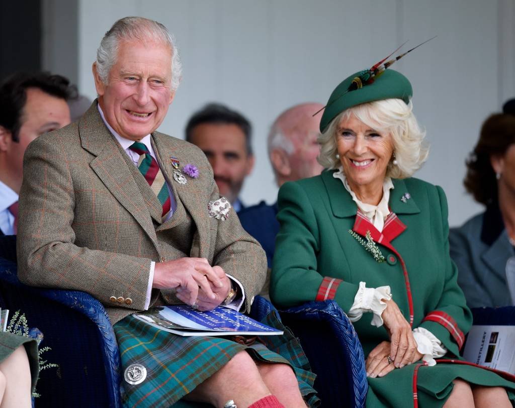Camilla dá seus primeiros passos internacionais como rainha consorte
