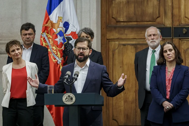 Boric: analistas já previam, após o resultado do domingo, mudanças na equipe de governo, para buscar um perfil mais de centro-esquerda (Sebastián Vivallo Oñate/Agencia Makro/Getty Images)