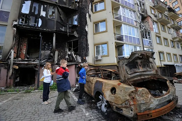 Invasão da Ucrânia: Zelensky classifica ataque como "terrorista" (Sergei CHUZAVKOV / AFP/Getty Images)