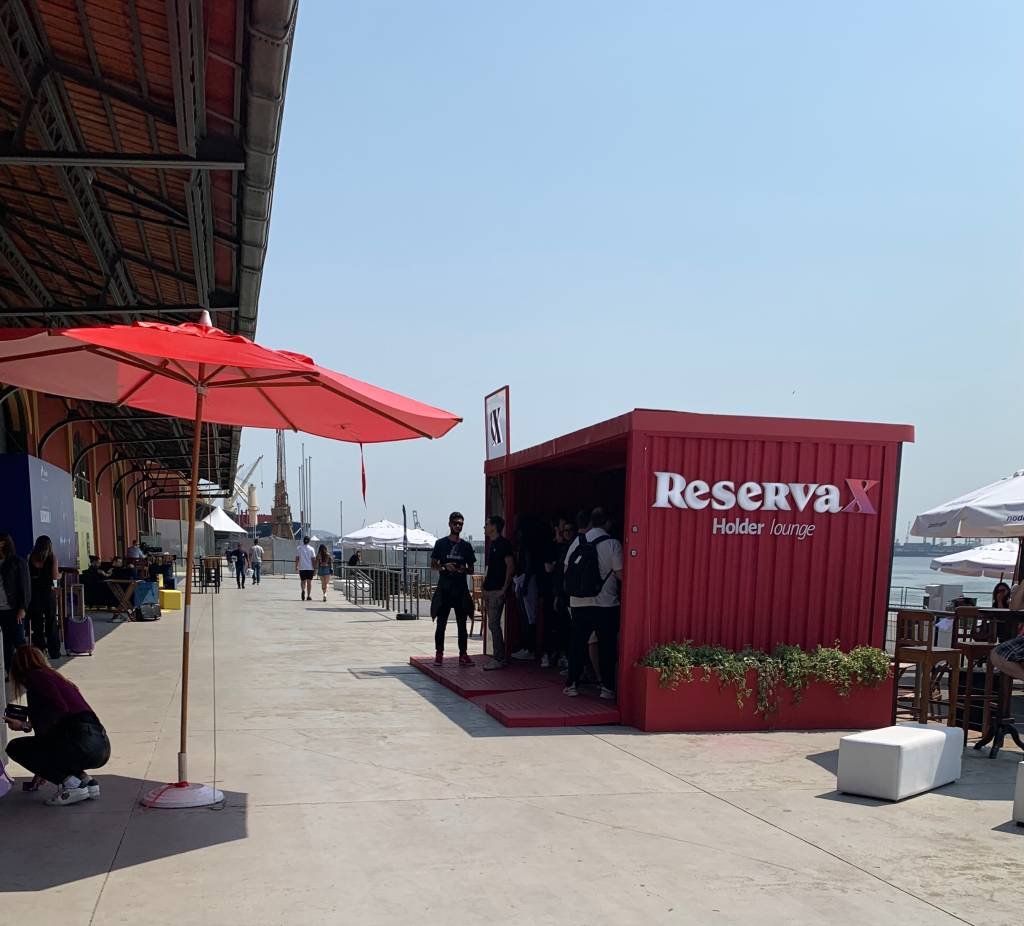 holder lounge reservax