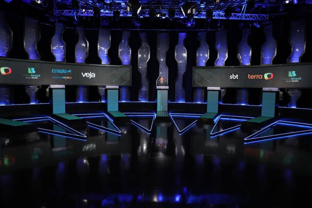 Saiba como assistir ao vivo o debate presidencial no SBT neste sábado, 24