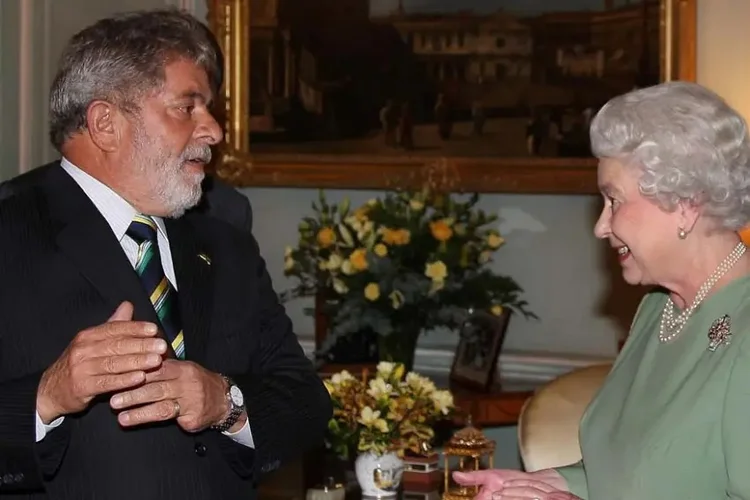 Junto à mensagem, o petista publicou fotos ao lado da rainha (Ricardo Stuckert/Getty Images)