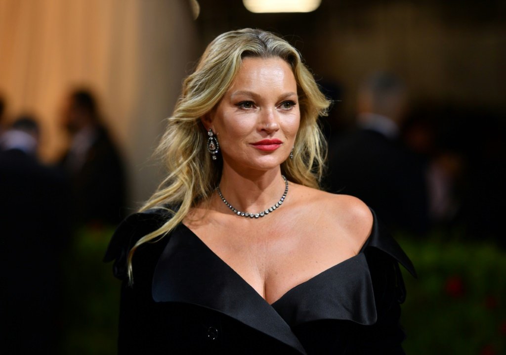 Kate Moss cria marca de cosméticos baseada na "natureza cósmica"