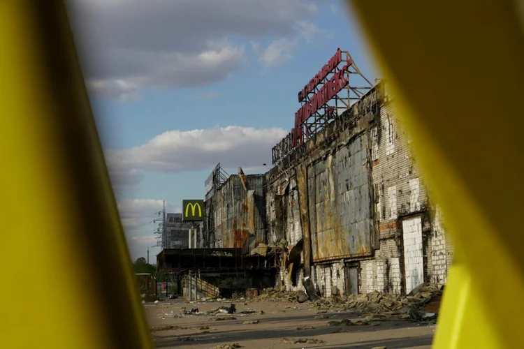 Guerra: shopping destruído por bombardeio russo na cidade ucraniana de Kherson em 20 de julho de 2022. (AFP/AFP)