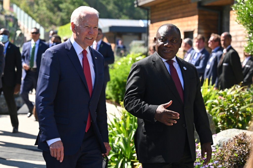 Joe Biden e Cyril Ramaphosa: presidentes dos EUA e África do Sul se encontram (AFP/AFP Photo)