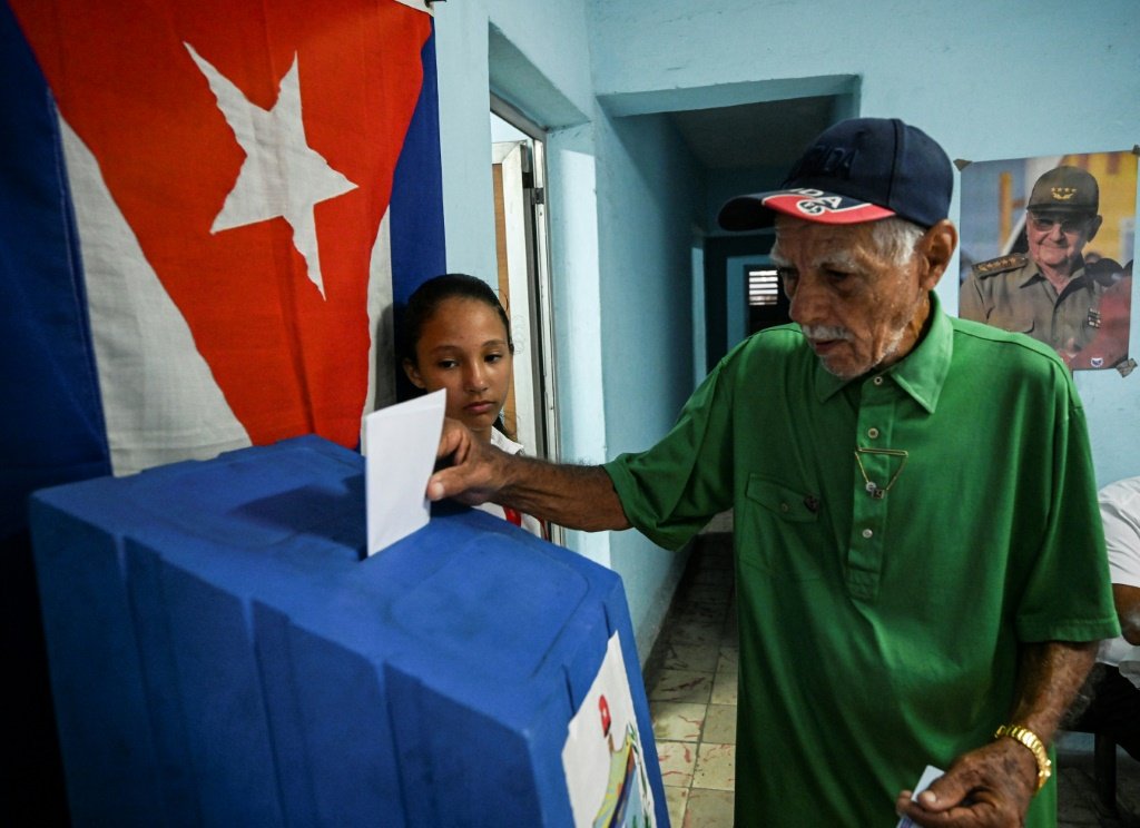 Casamento gay e barriga de aluguel: cubanos votam em referendo; entenda
