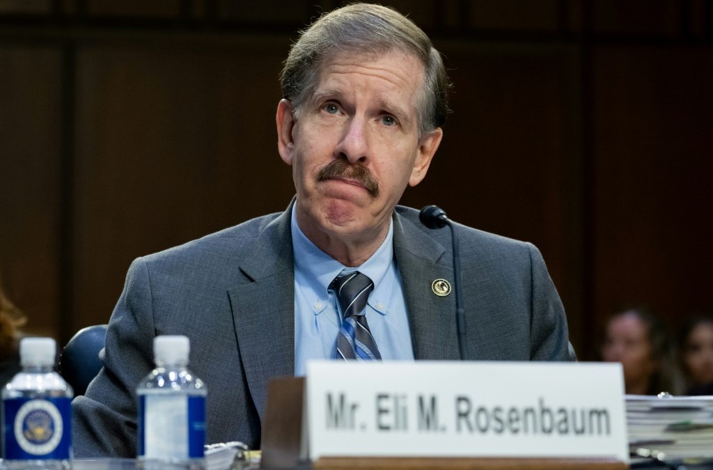 Rosenbaum disse em uma audiência no Senado que a lei criminal federal não cobre a "grande maioria" dos crimes de guerra que chegam aos Estados Unidos (AFP/Divulgação)