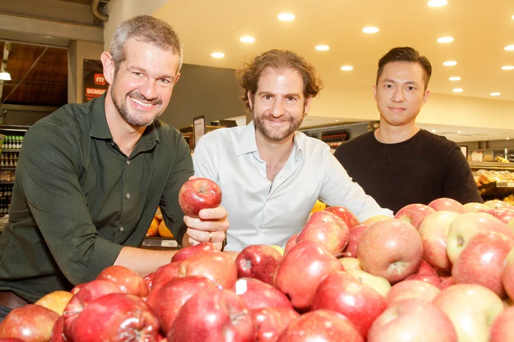 Luciano Kleiman, Daniel Neuman e Hyung Kim, sócios do b4waste: compras de produtos com desconto são feitas dentro do app (B4waste/Divulgação)