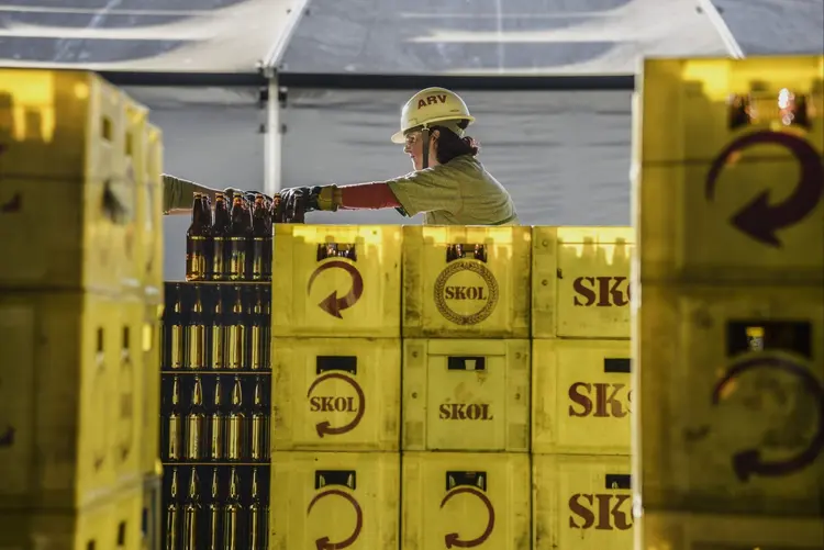 Ambev: Dona da Skol terá se seguir três regras em todo o Brasil (Paulo Fridman/Bloomberg/Site Exame)