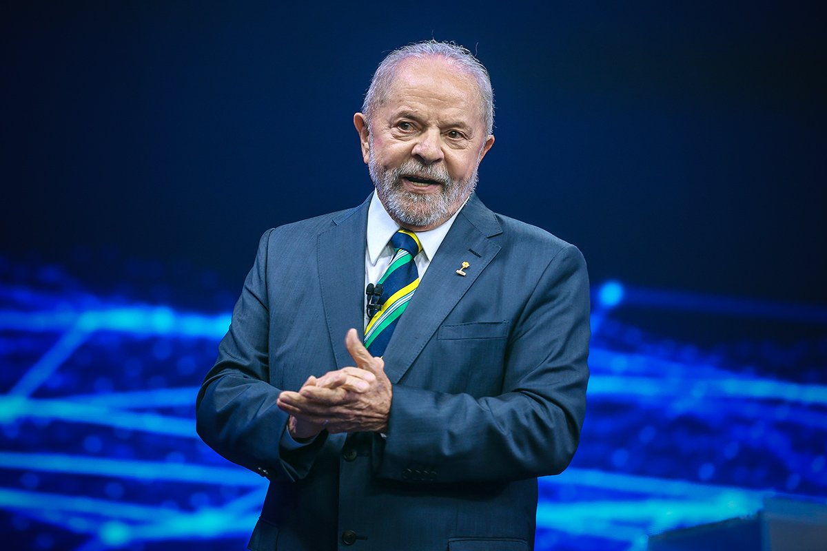 Lula diz que é preciso melhorar salários de professores