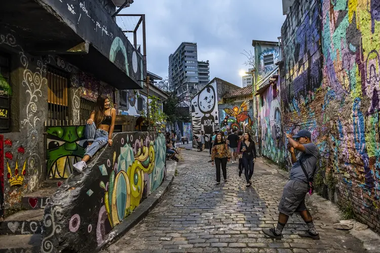 Beco do Batman, na Vila Madalena, é considerado um museu a céu aberto (Joel Carillet/Getty Images)