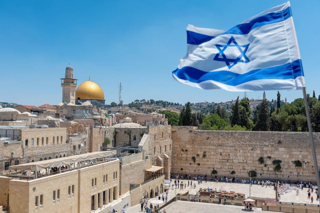 Às vésperas de eleição, governo de Israel costura acordos com Líbano e Turquia