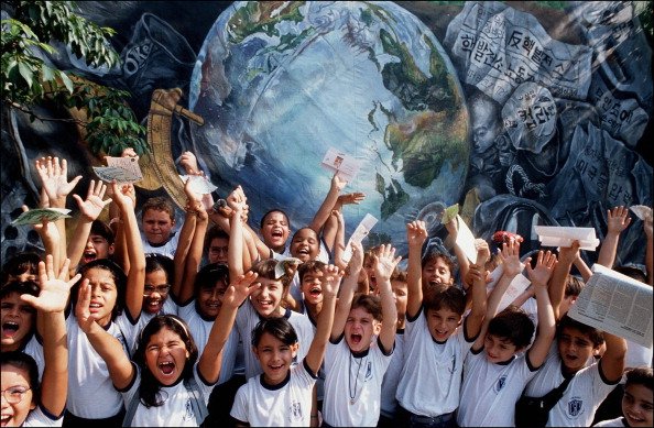 ECO-92, no Rio de Janeiro: evento gerou a Agenda 21, em que governantes dos países participantes se comprometeram a solucionar um conjunto de problemas ambientais. (Gamma-Rapho/Getty Images)
