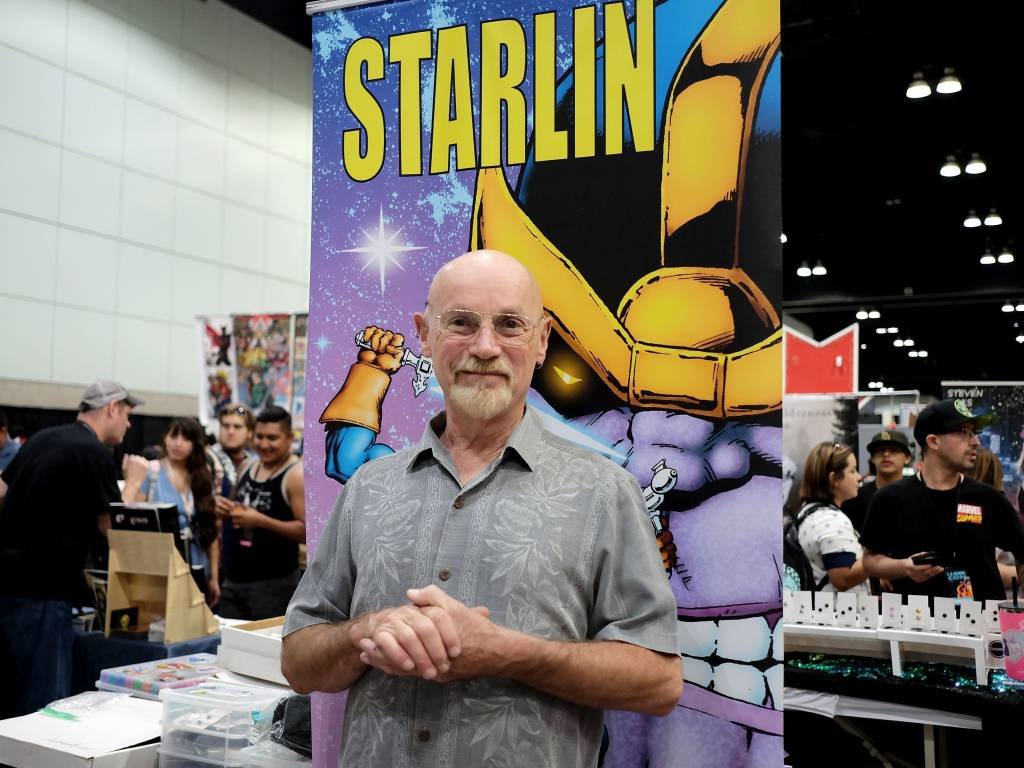 Jim Starlin posa em 2019 na Comic Con de Los Angeles (Paul Butterfield / Equipe/Divulgação)