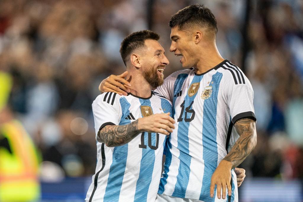 Em primeiro compromisso pós título da Copa do Mundo, a Argentina entra em campo de férias com a torcida (Pacific Press/Getty Images)