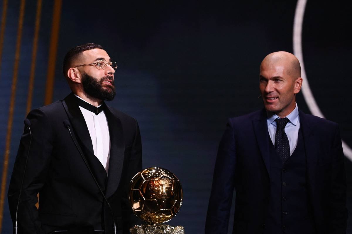 Karim Benzema conquista a Bola de Ouro da temporada 2022; Vini Jr é 8º