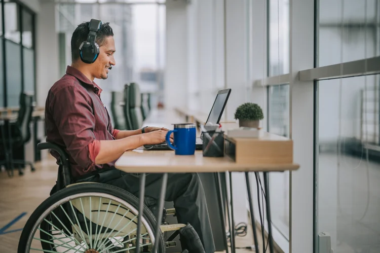 Hand Talk: Menos de 1% dos sites no Brasil são inclusivos para pessoas com deficiência (Edwin Tan/Getty Images)