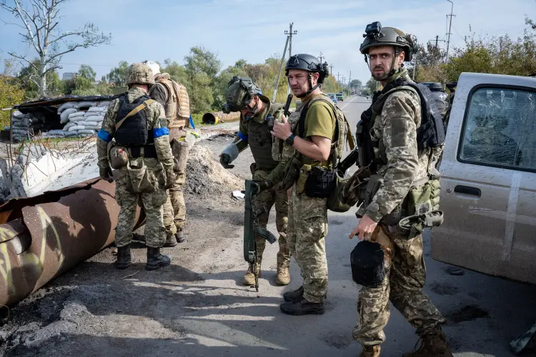 KUPIANSK, UKRAINE - SEPTEMBER 30: Ukrainian soldiers prepare to evacuate wounded across a heavily damaged bridge over the Oskil River, on September 30, 2022 in Kupiansk, Ukraine. Ukraine has recaptured thousands of square miles of its northeast Kharkiv region from Russian forces in recent weeks, and is continuing to pour armored vehicles, artillery and rocket systems into this front to recapture the region, while also pushing a separate offensive in the south to reclaim occupied Kherson and Crimea. (Photo by Scott Peterson/Getty Images) (Scott Peterson/Getty Images)