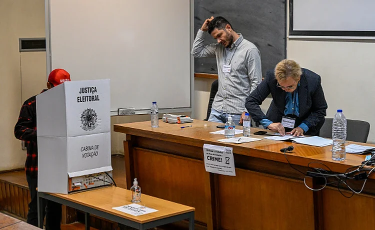 Votação no exterior: brasileiros que chegaram com os portões já abertos se assustaram com as filas (Getty Images/Getty Images)