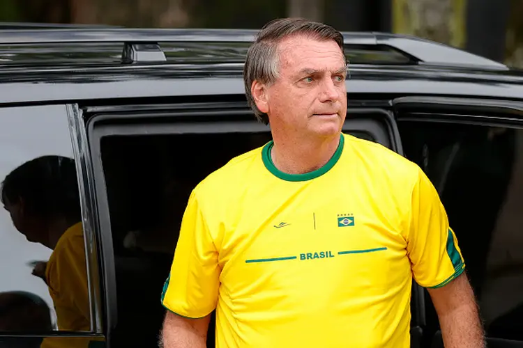 Bolsonaro com a camiseta do Brasil: ex-presidente está nos Estados Unidos desde dezembro (Buda Mendes//Getty Images)
