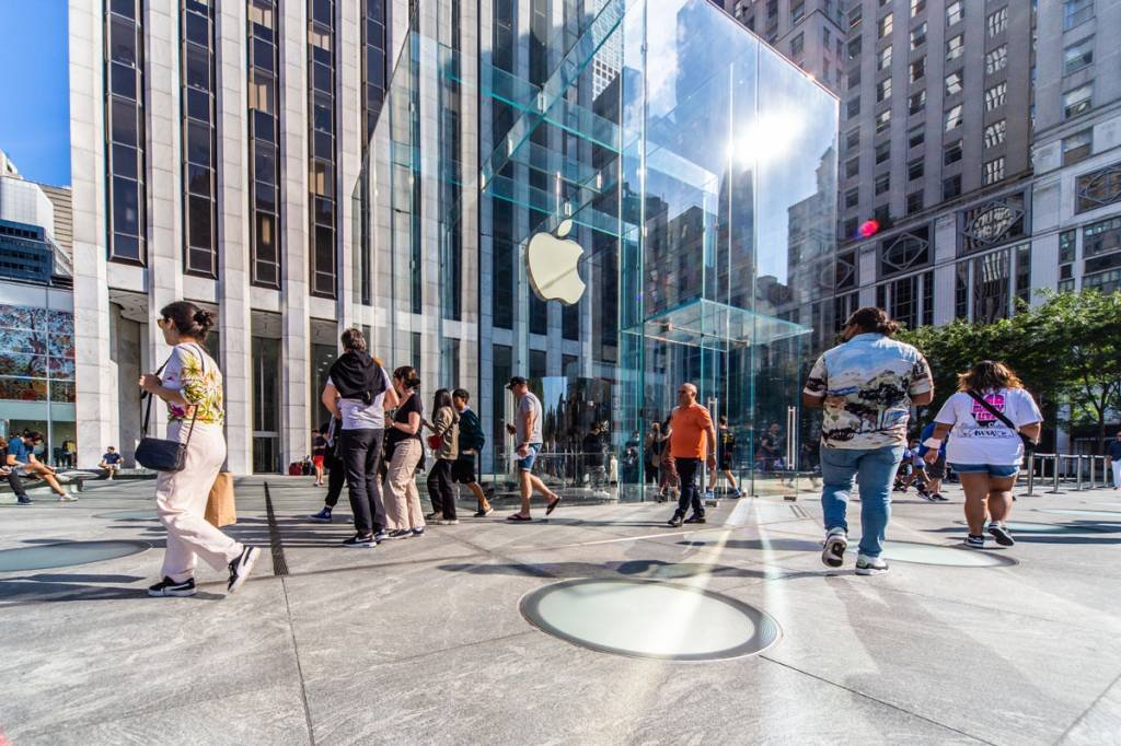 Criando as próprias regras, Apple desafia o mundo da publicidade