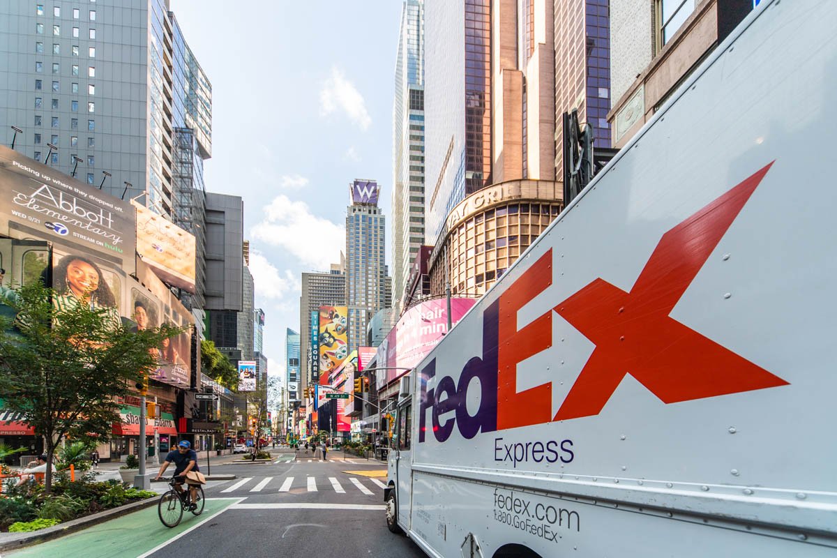 FedEx nasceu a partir de uma ideia considerada 'média' por Yale